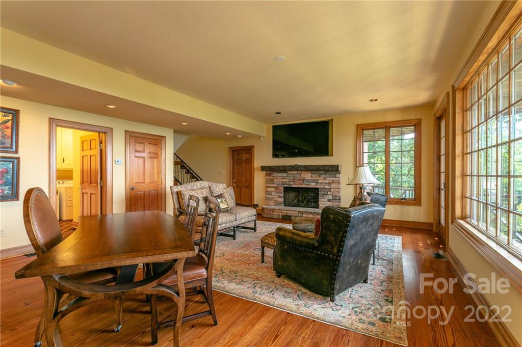 160 Cliff's Edge thumbnail image 29