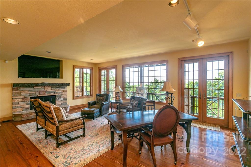 160 Cliff's Edge thumbnail image 30