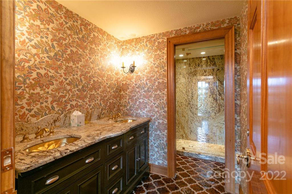 160 Cliff's Edge thumbnail image 38