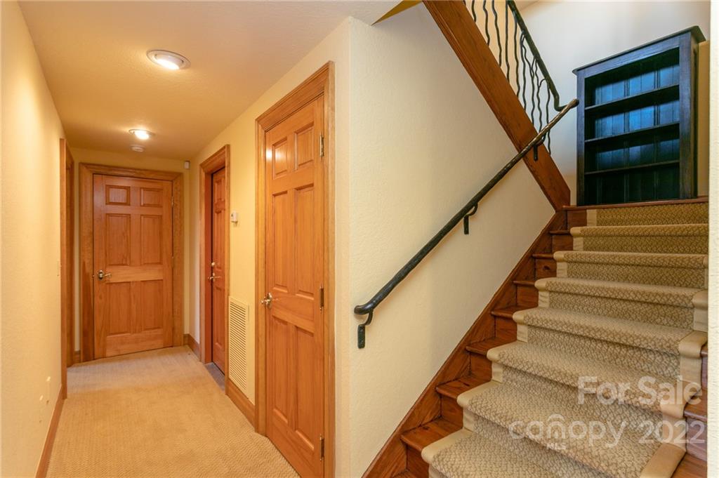 160 Cliff's Edge thumbnail image 40