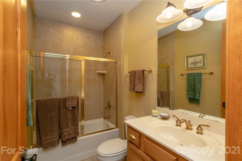 825 Andrew Banks thumbnail image 25