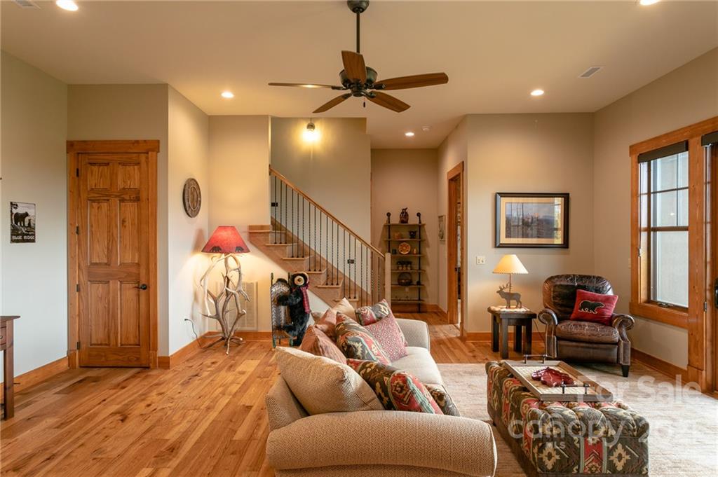 405 Spring Rock thumbnail image 24