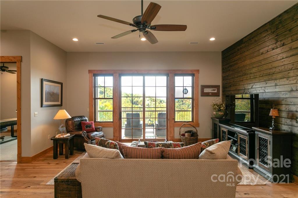 405 Spring Rock thumbnail image 27