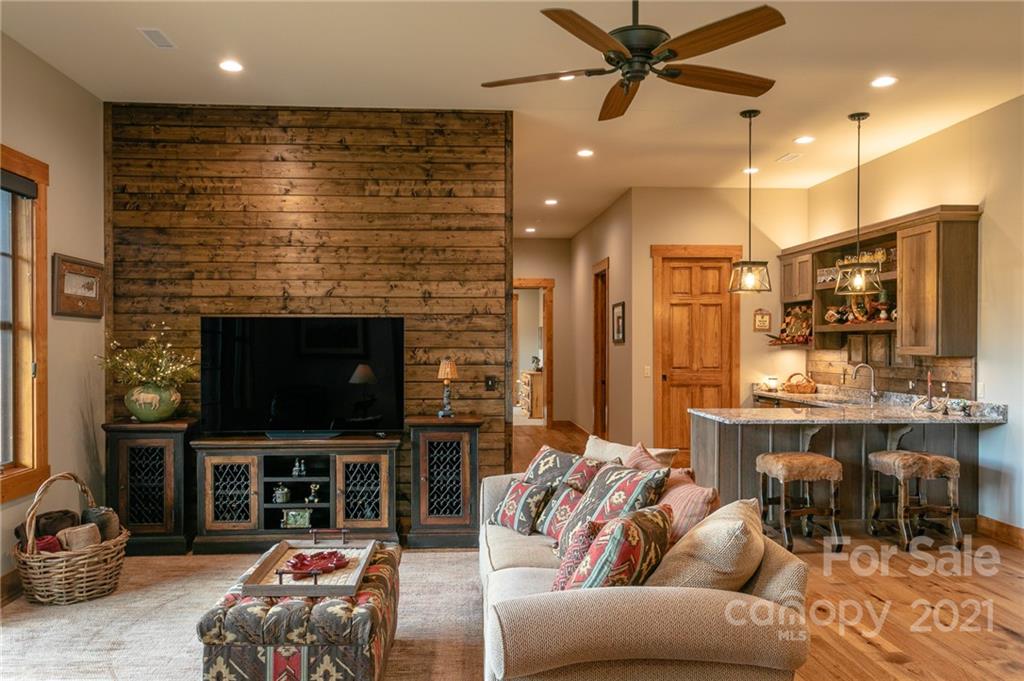 405 Spring Rock thumbnail image 29