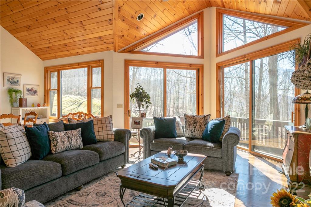 189 Smokehouse thumbnail image 4