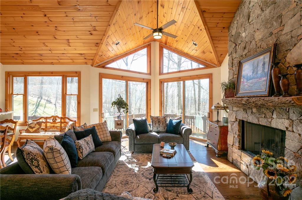 189 Smokehouse thumbnail image 5