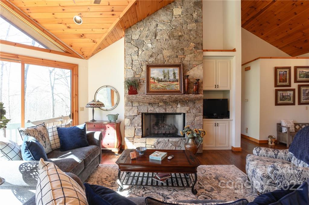 189 Smokehouse thumbnail image 9