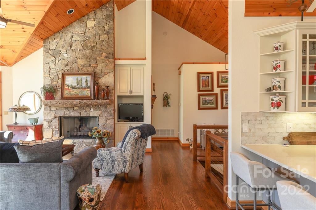 189 Smokehouse thumbnail image 12