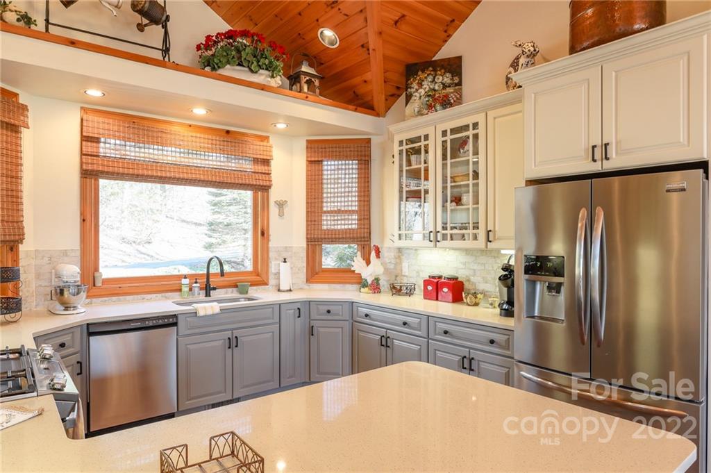 189 Smokehouse thumbnail image 16