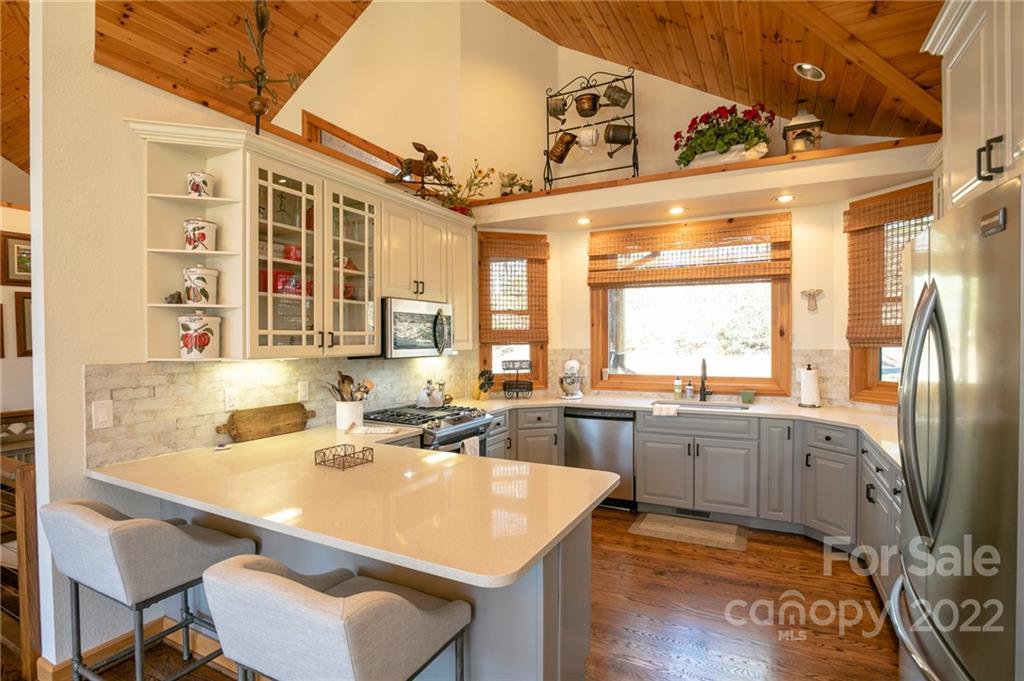 189 Smokehouse thumbnail image 18