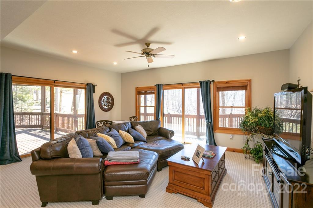 189 Smokehouse thumbnail image 28