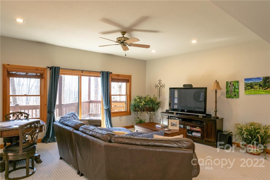 189 Smokehouse thumbnail image 29