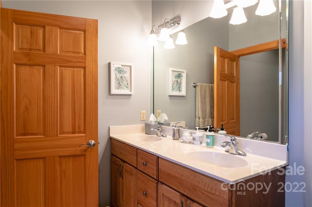 189 Smokehouse thumbnail image 32