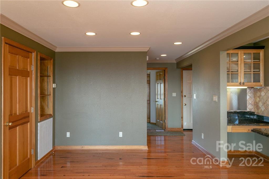 195 Jumpoff Rock thumbnail image 18