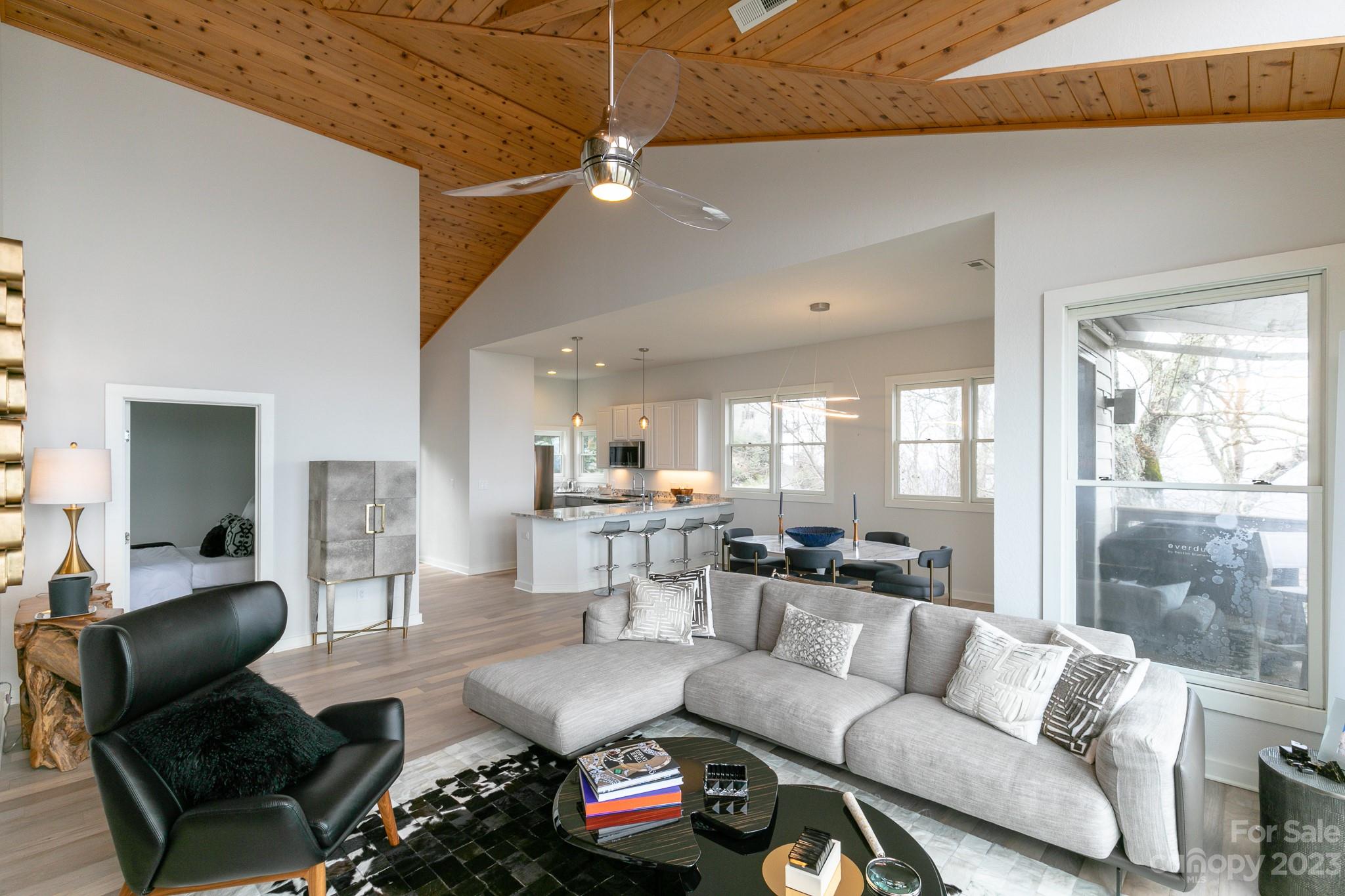 30 Club Villa thumbnail image 10