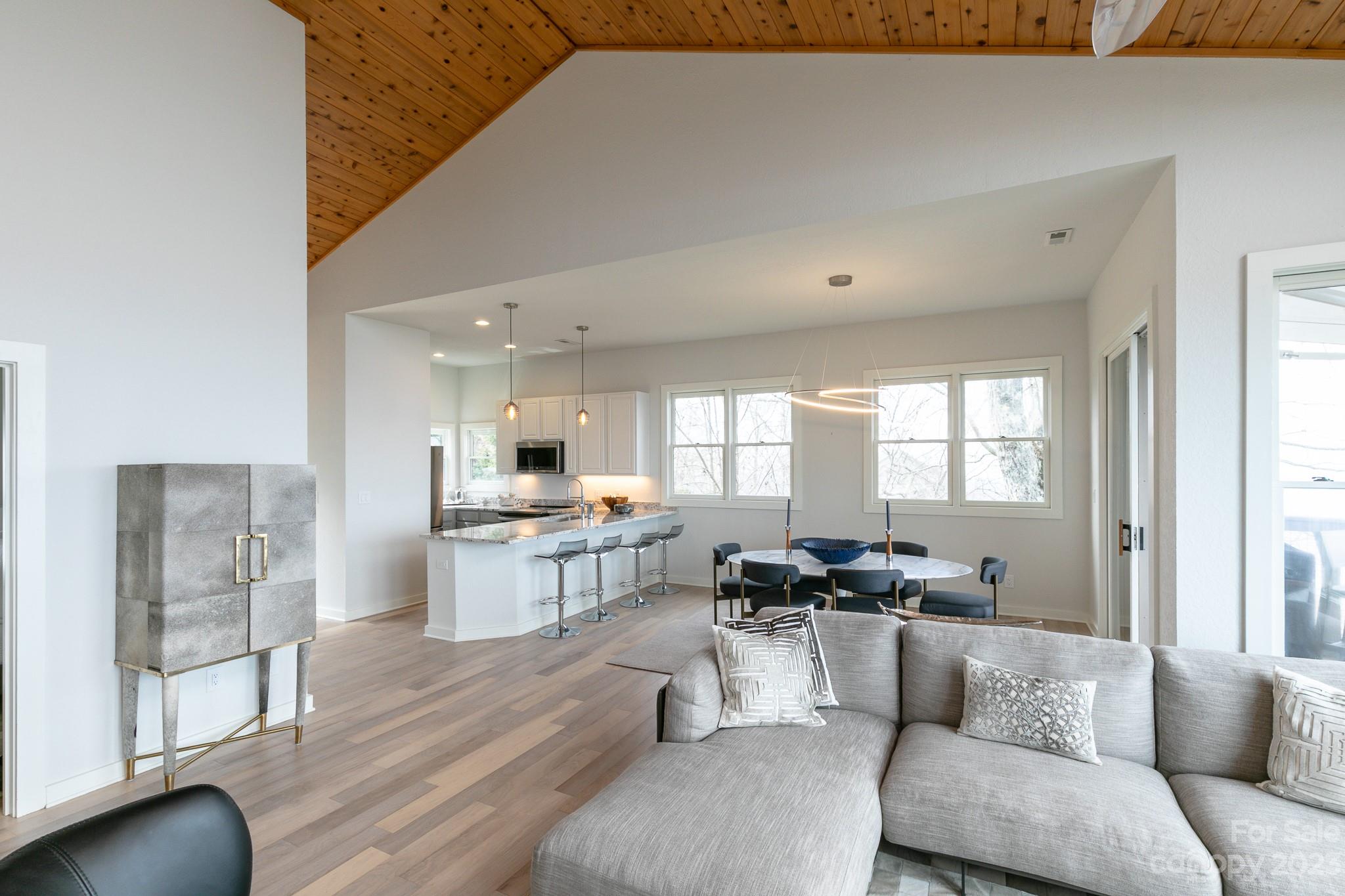 30 Club Villa thumbnail image 11