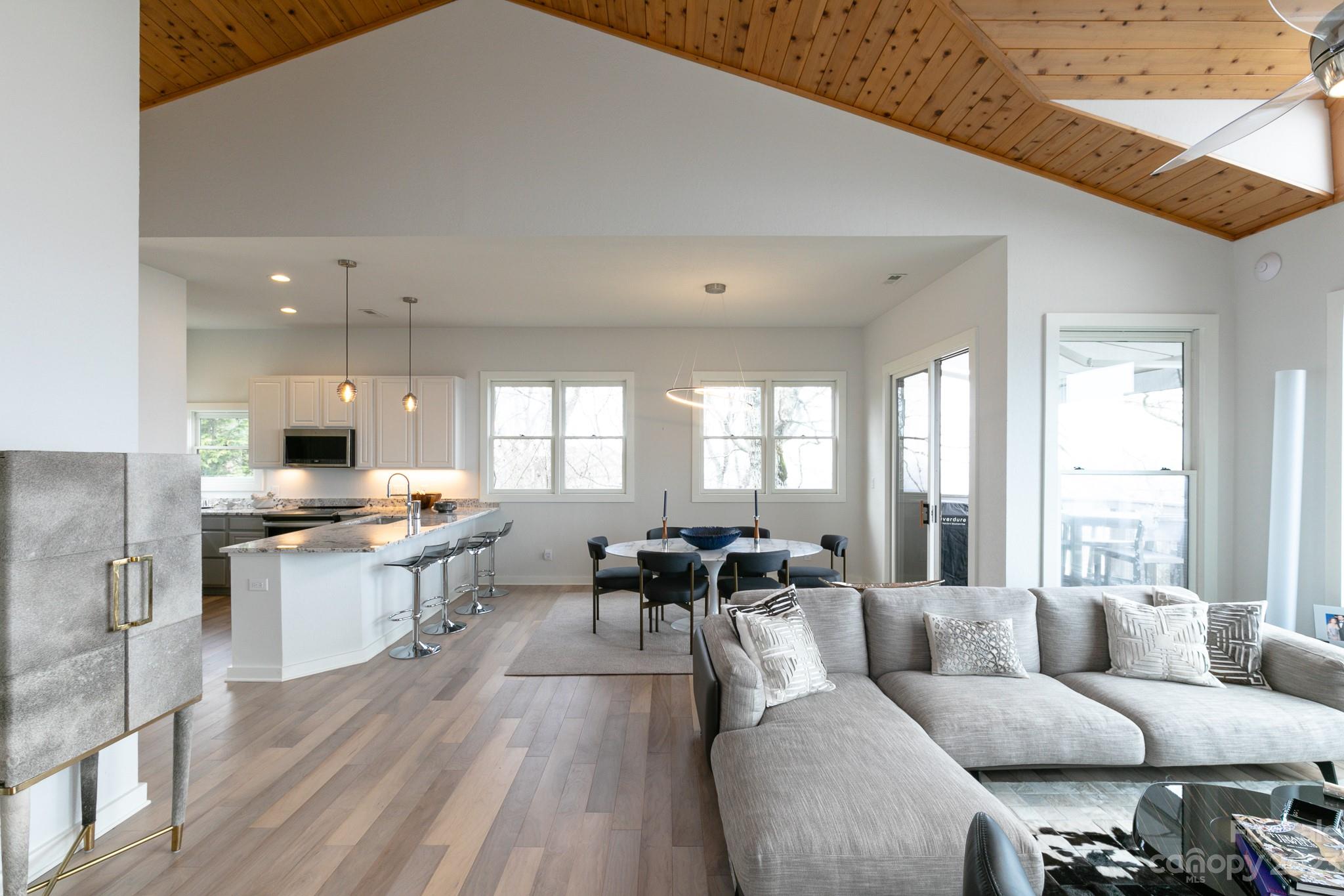 30 Club Villa thumbnail image 15