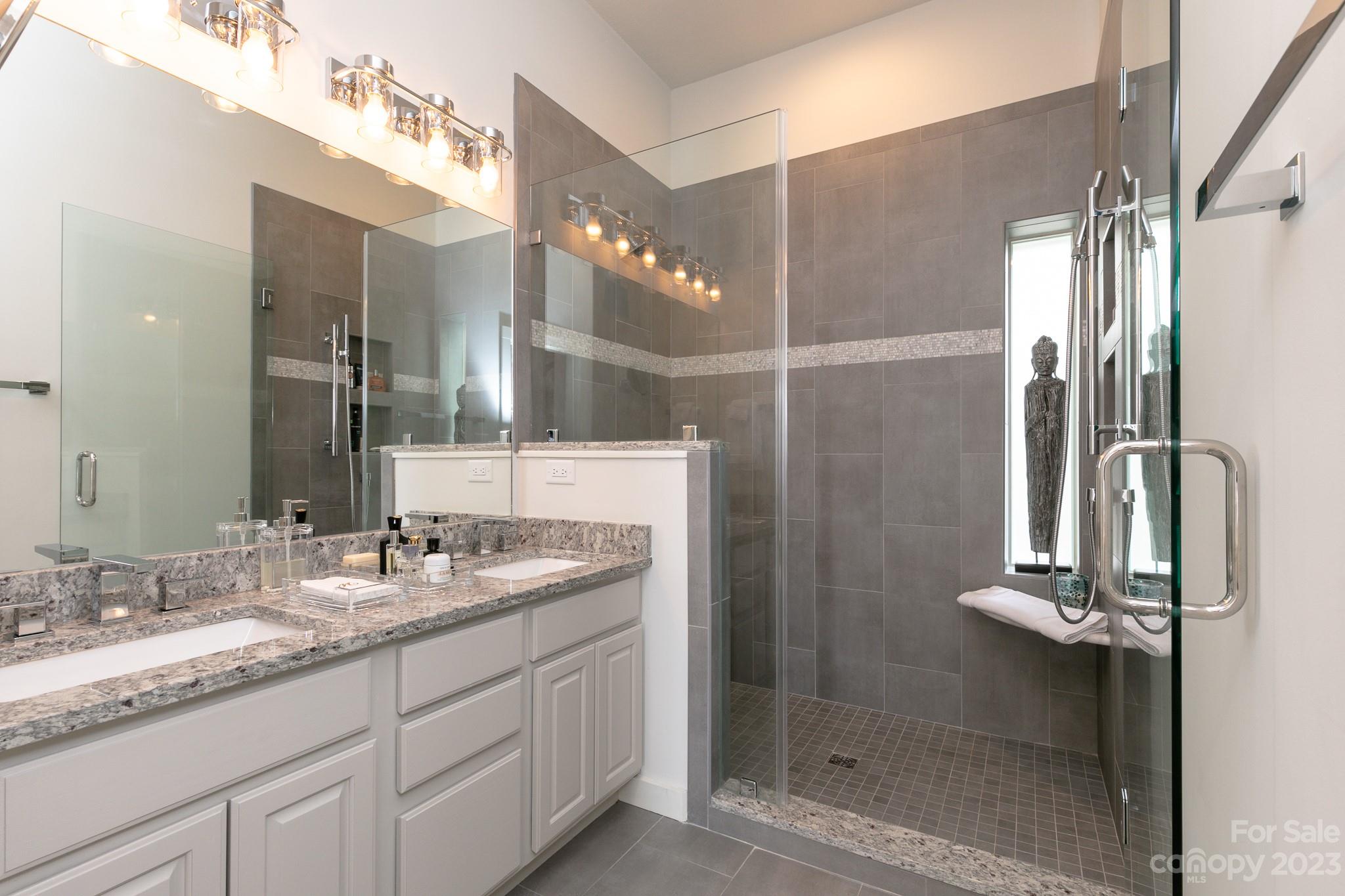 30 Club Villa thumbnail image 25