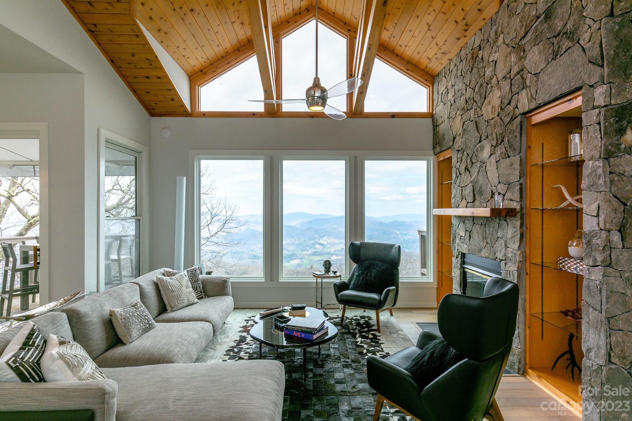 30 Club Villa thumbnail image 3