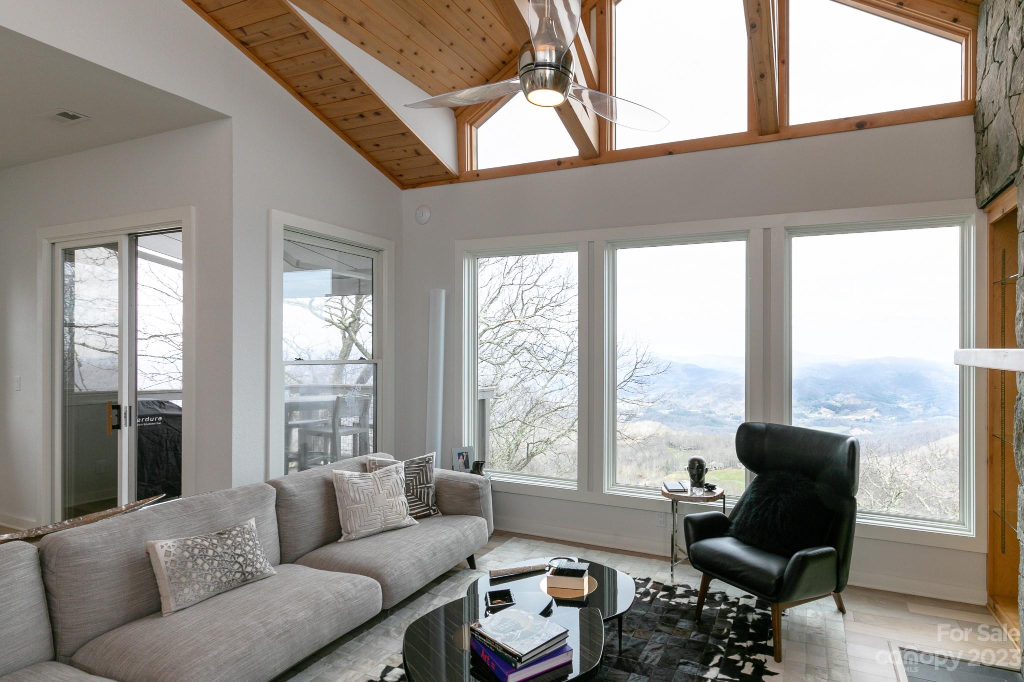 30 Club Villa thumbnail image 4