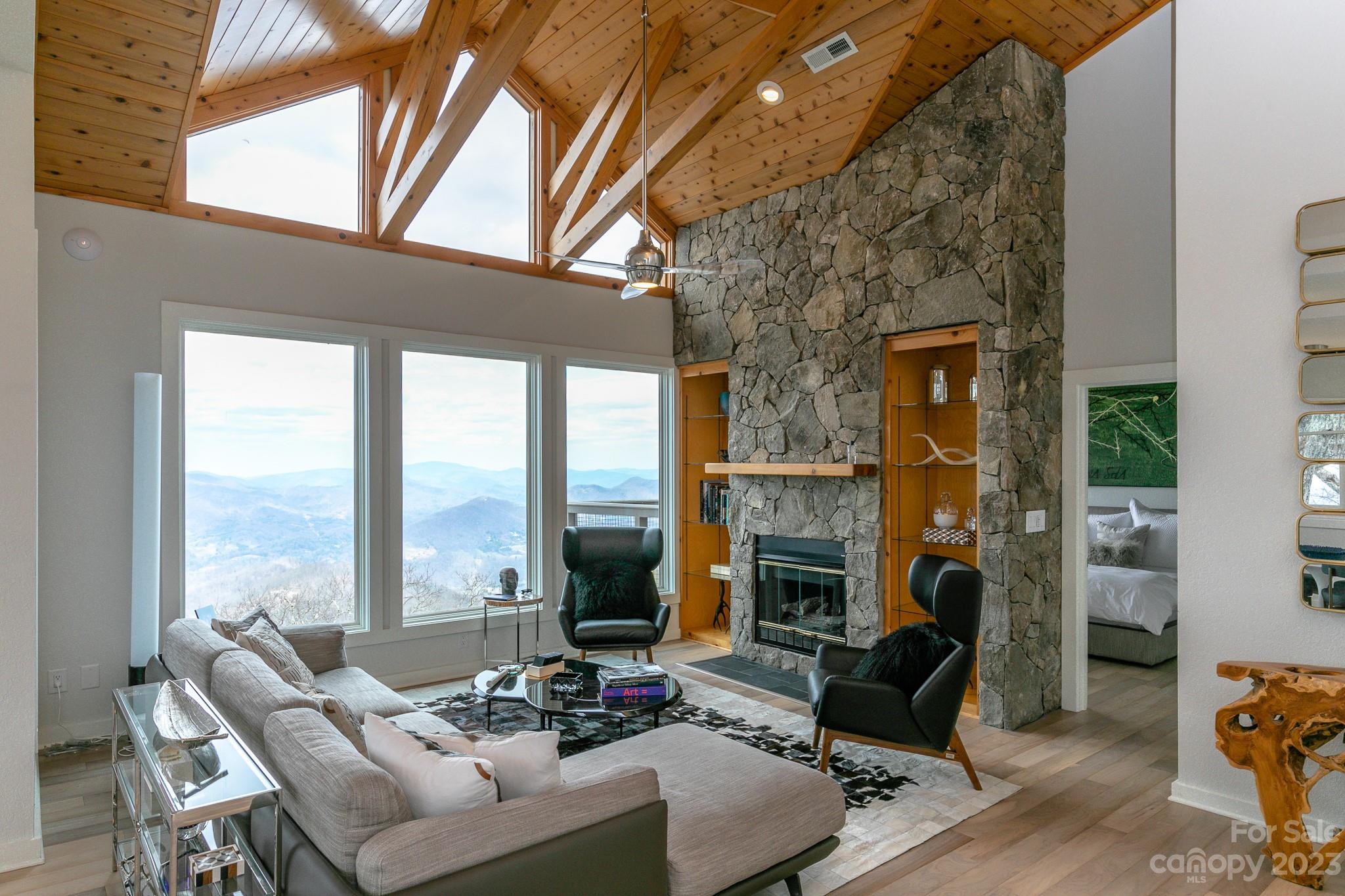 30 Club Villa thumbnail image 6