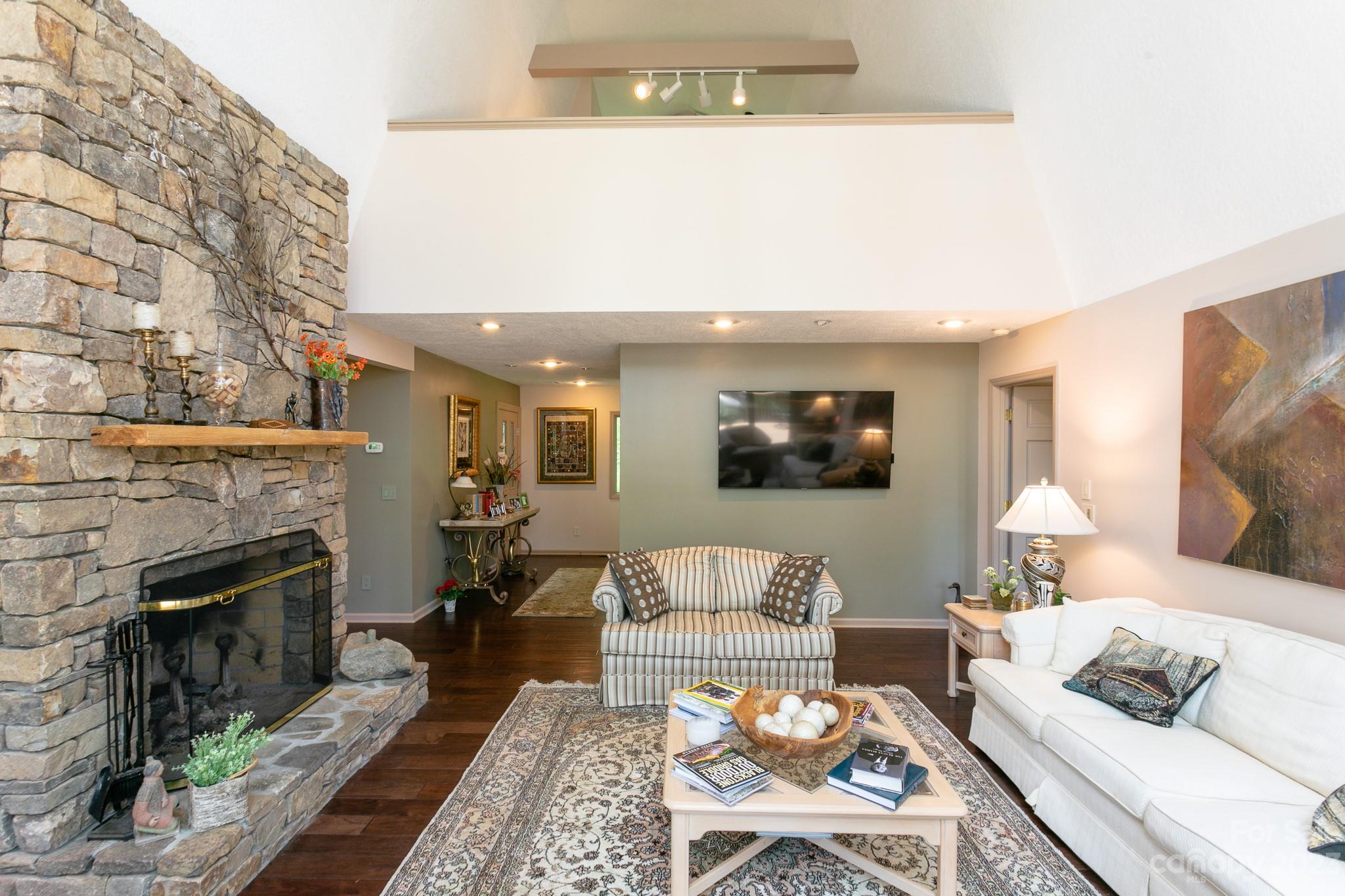 7 Valley Mist thumbnail image 7