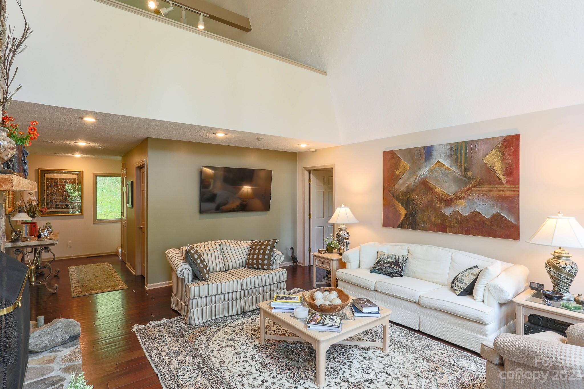 7 Valley Mist thumbnail image 1