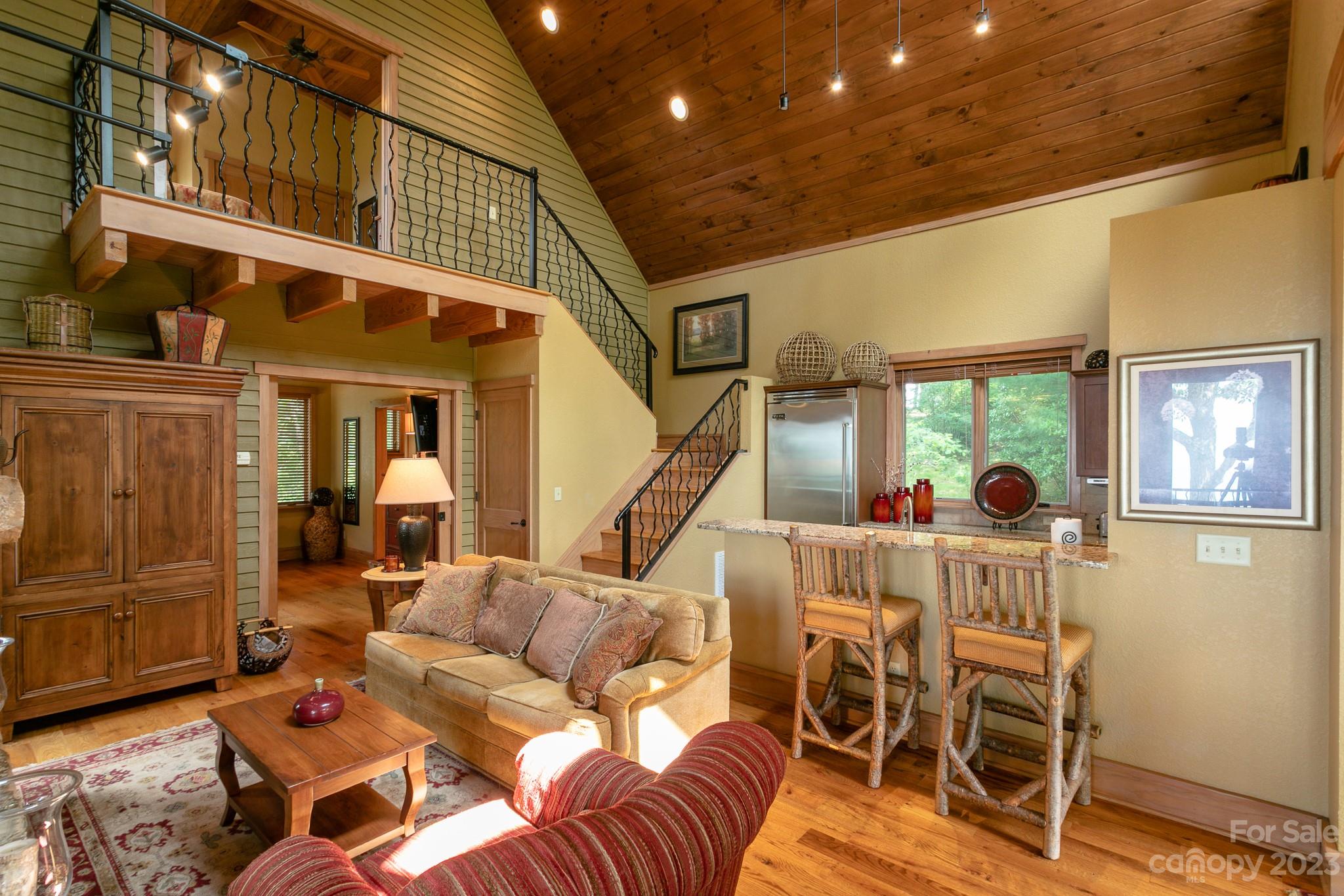 9 Hawks Ledge thumbnail image 4