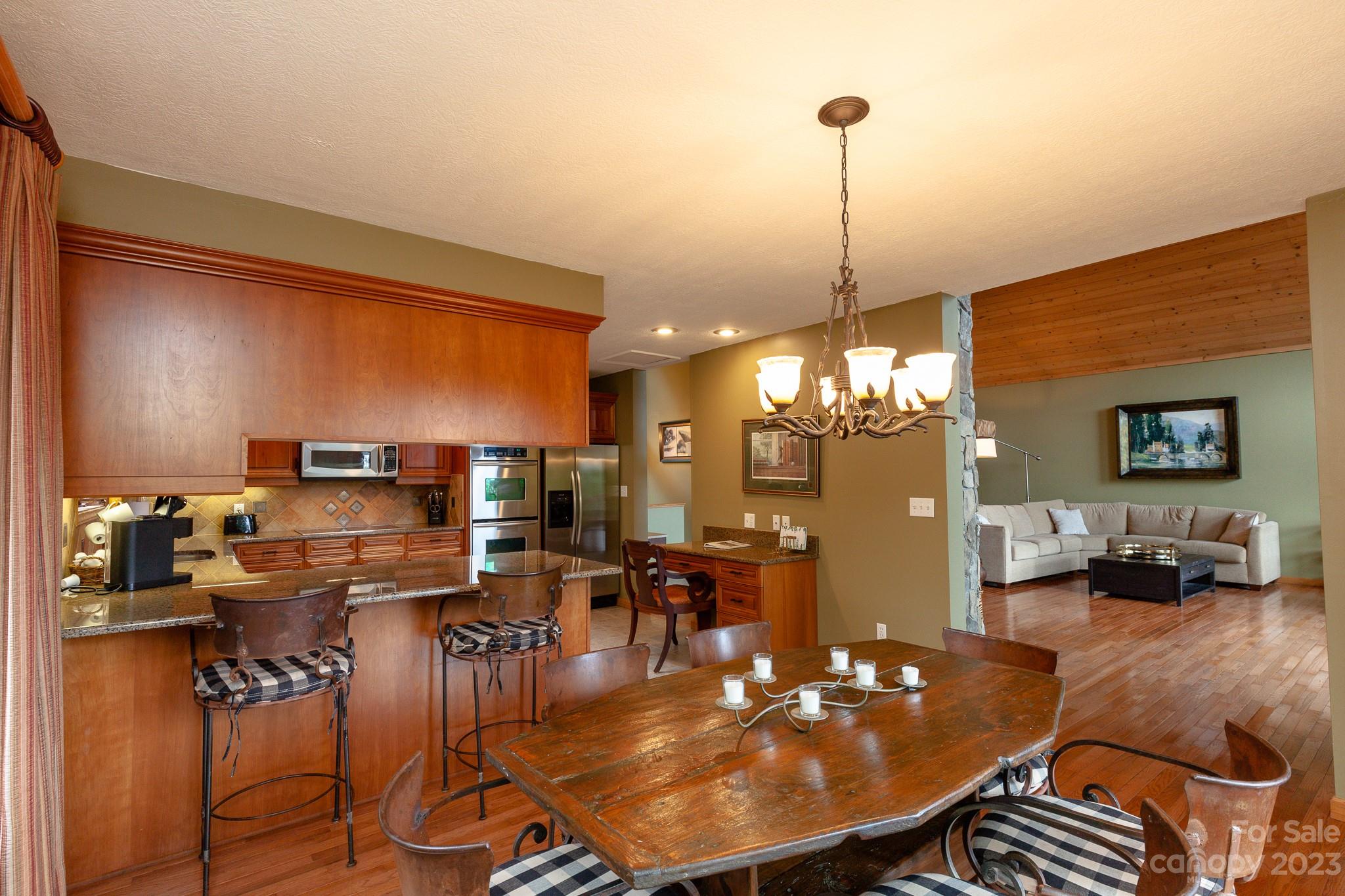 2520 Mountain Air thumbnail image 12