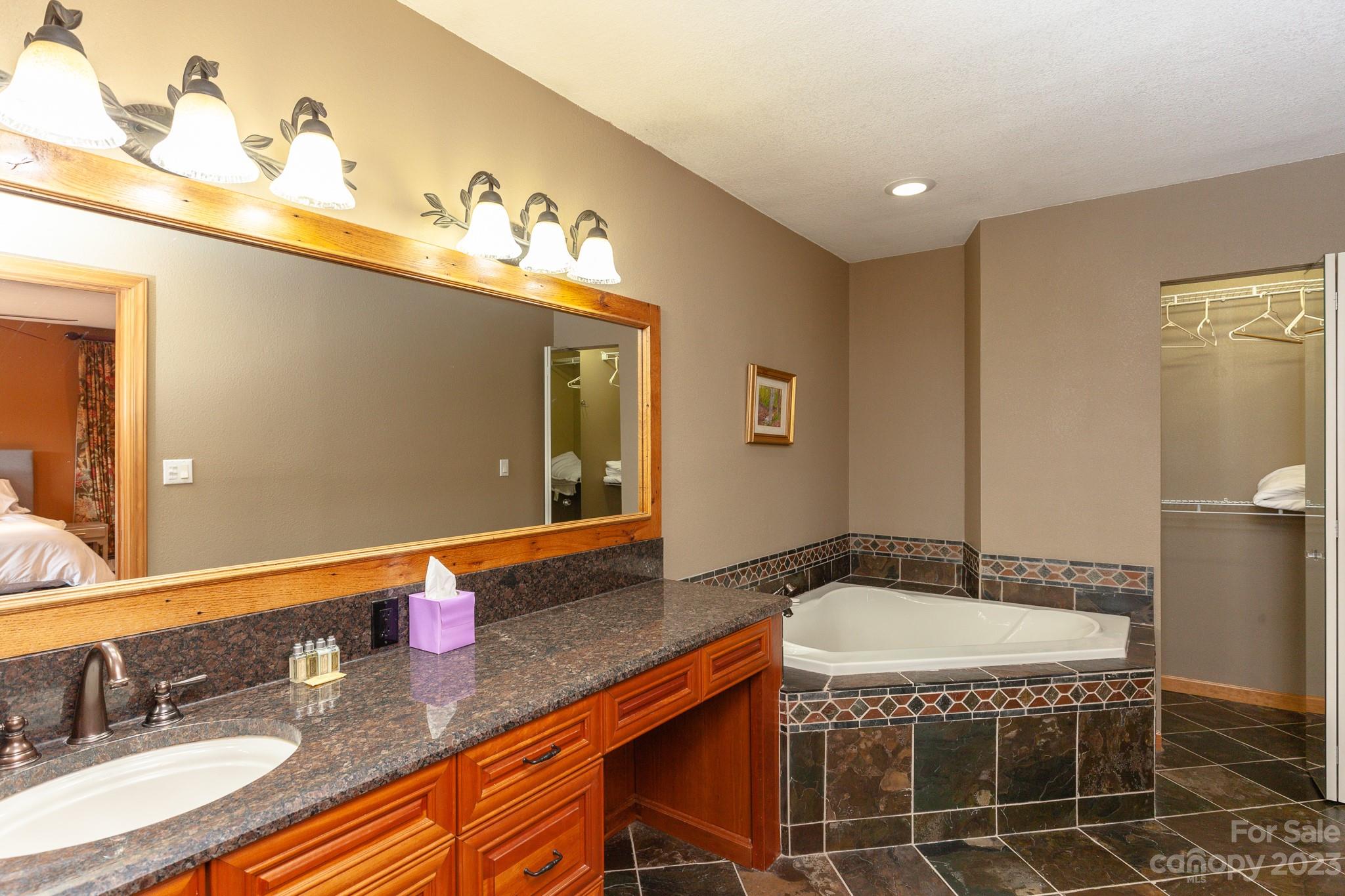 2520 Mountain Air thumbnail image 22