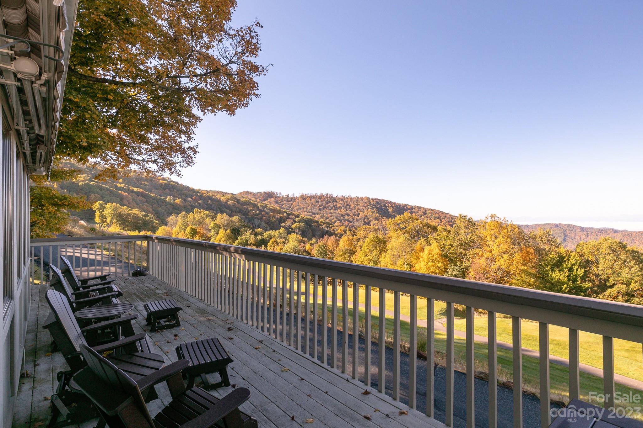 11 Lookout thumbnail image 1