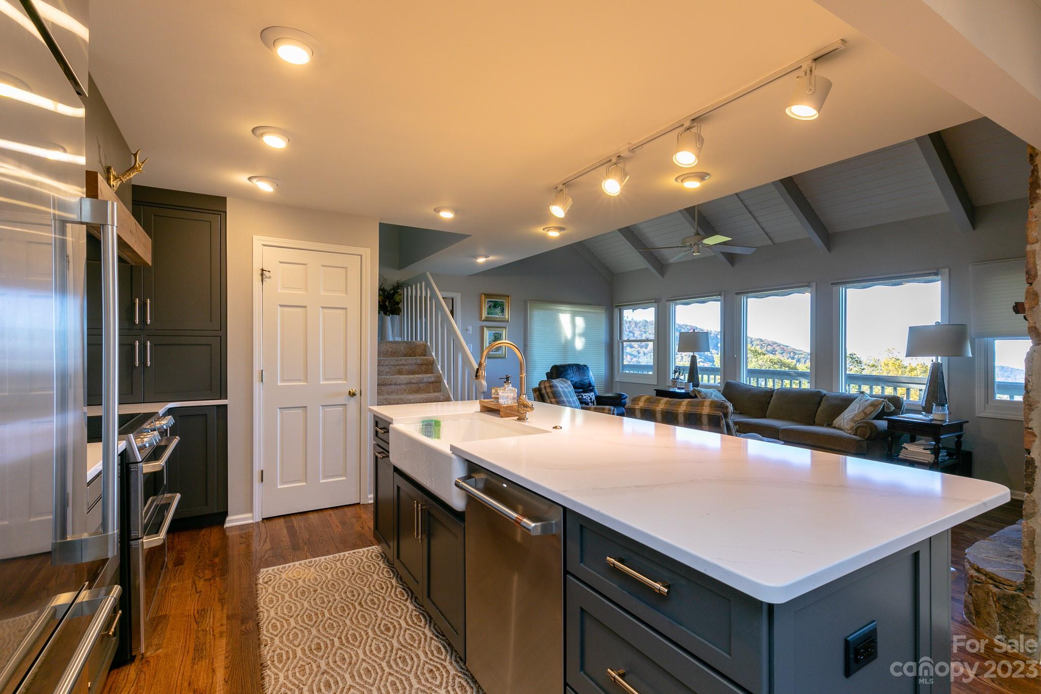 11 Lookout thumbnail image 8