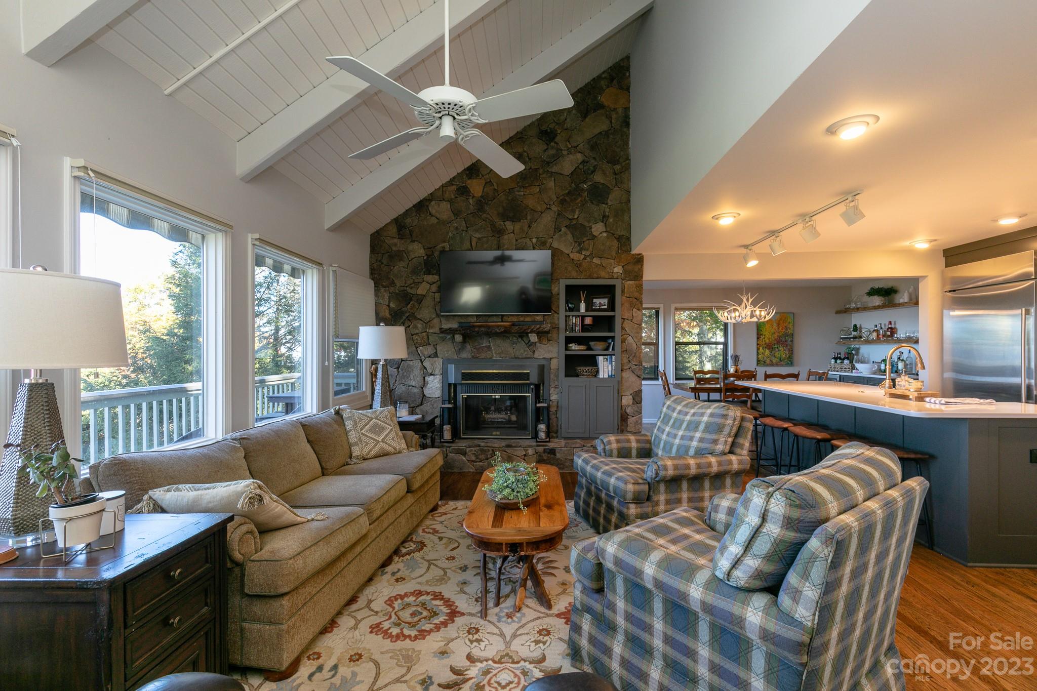 11 Lookout thumbnail image 16