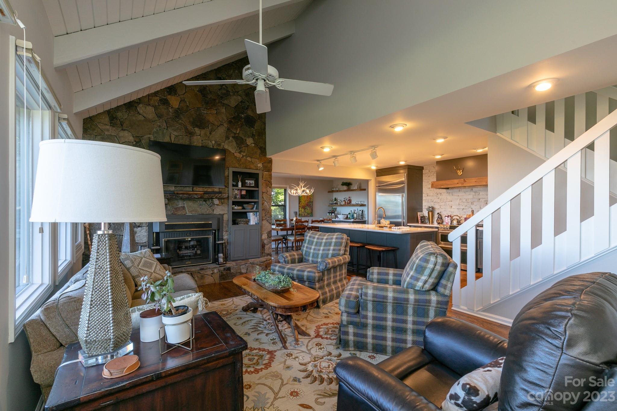 11 Lookout thumbnail image 18