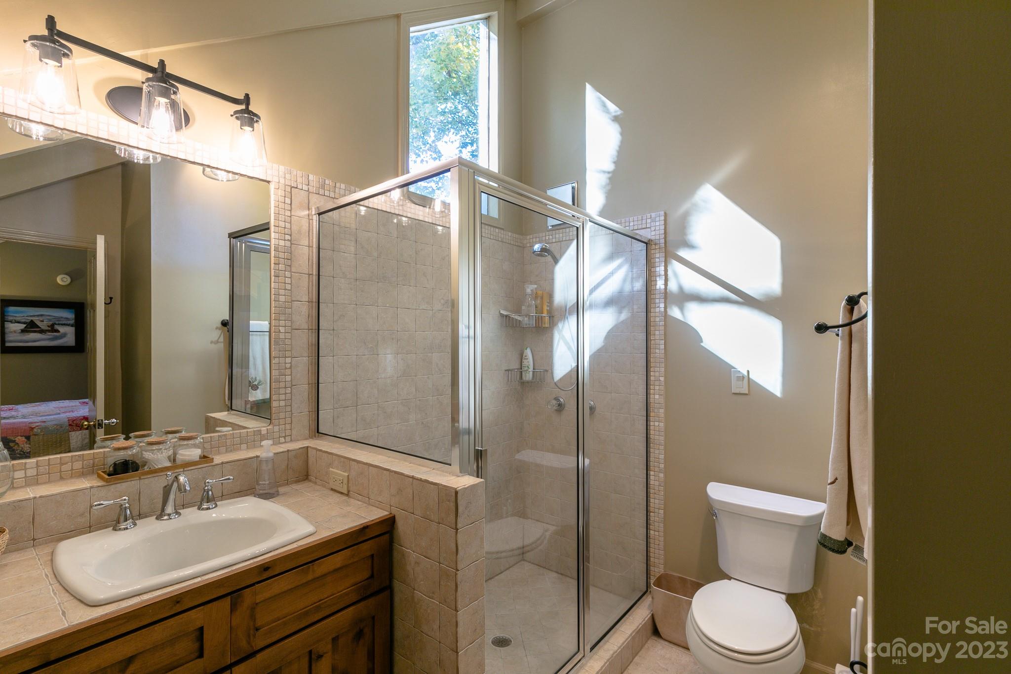 11 Lookout thumbnail image 26