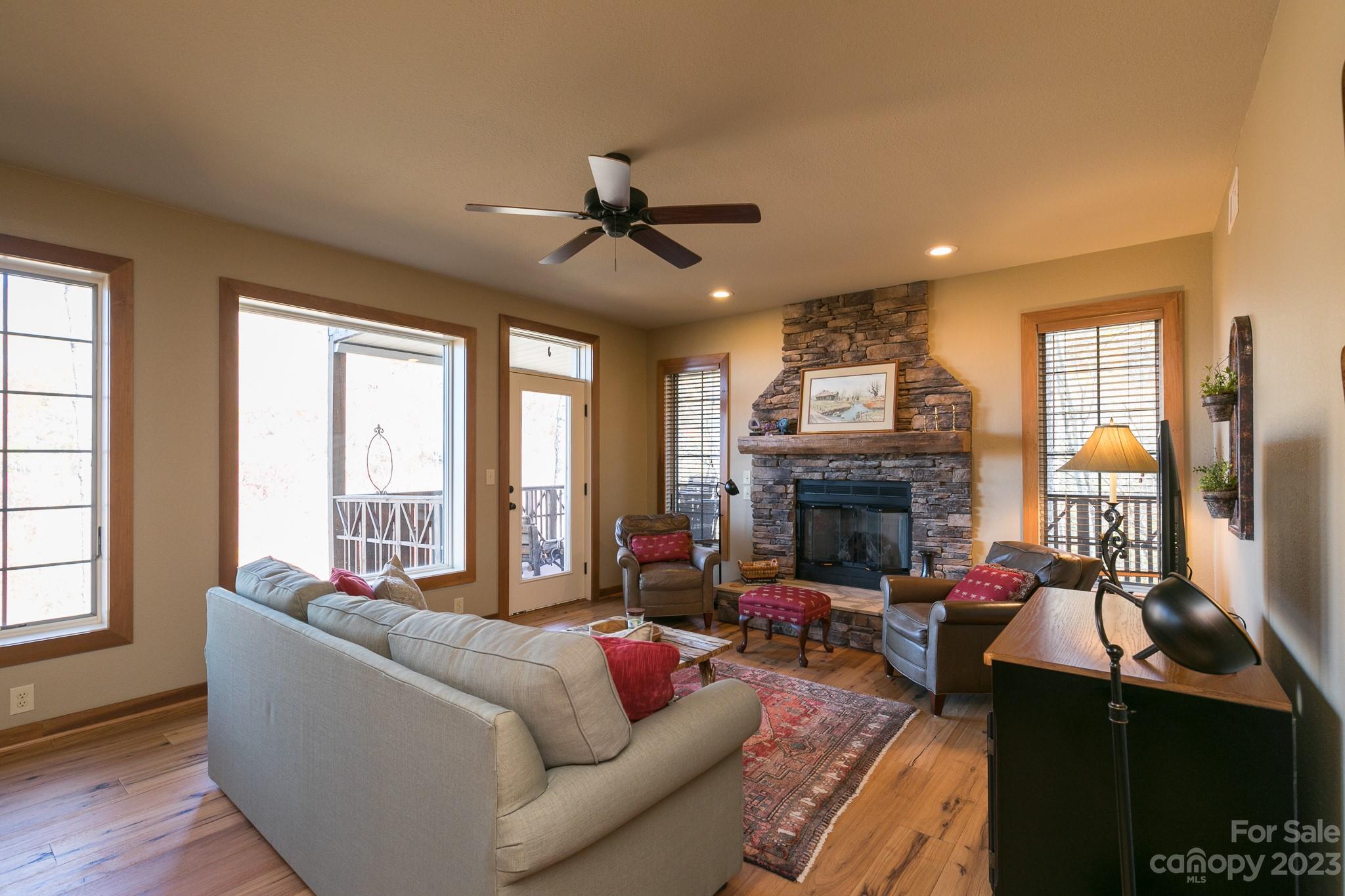 61 Creekside thumbnail image 1