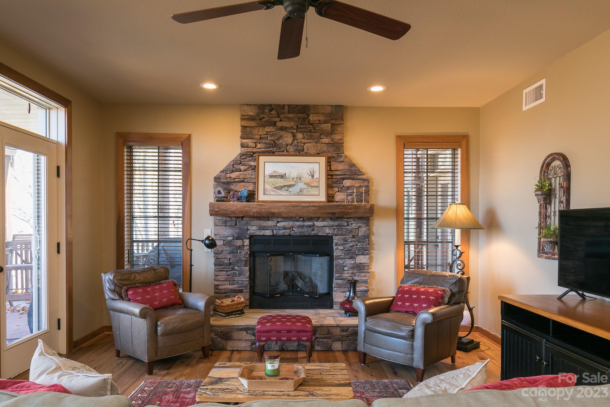 61 Creekside thumbnail image 3