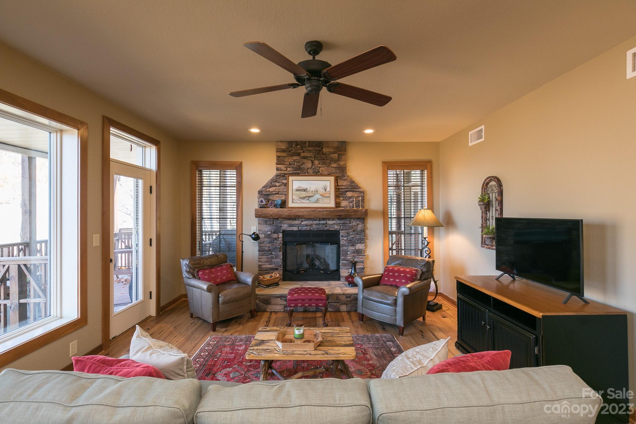 61 Creekside thumbnail image 4