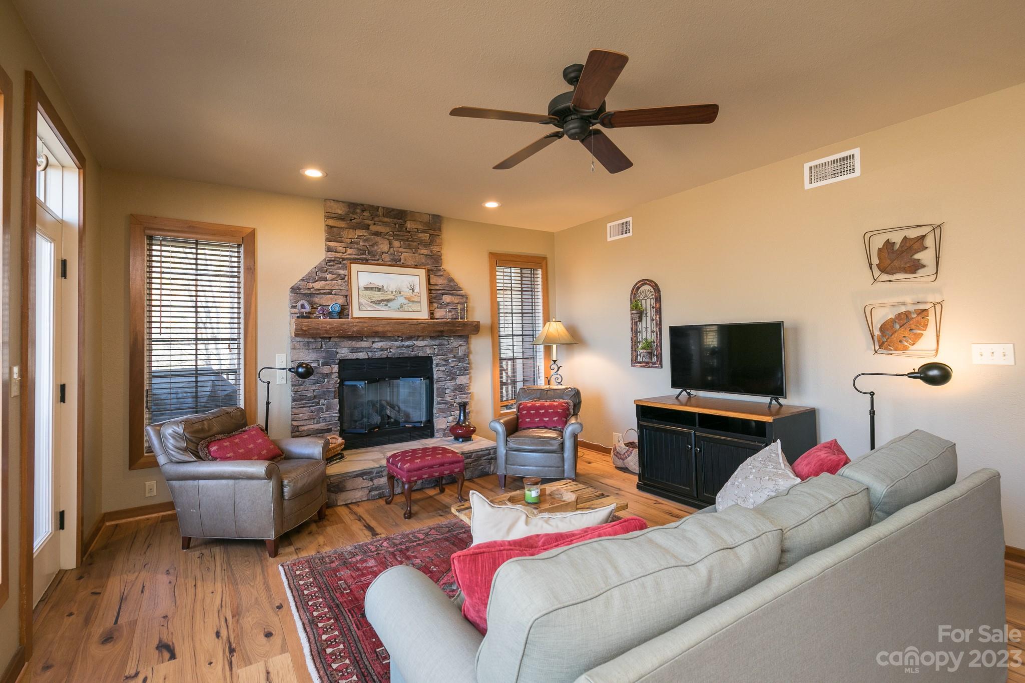 61 Creekside thumbnail image 5