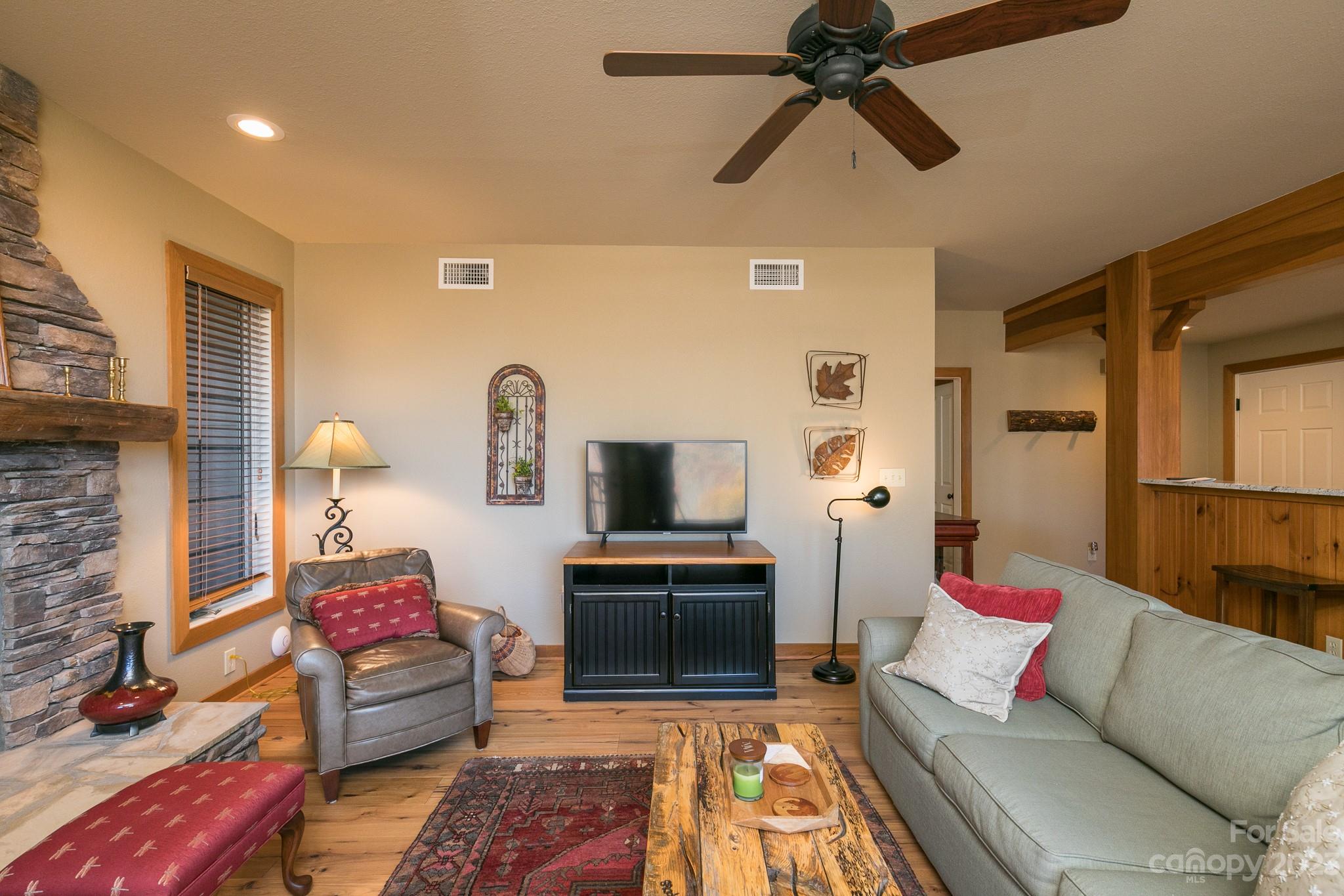 61 Creekside thumbnail image 6