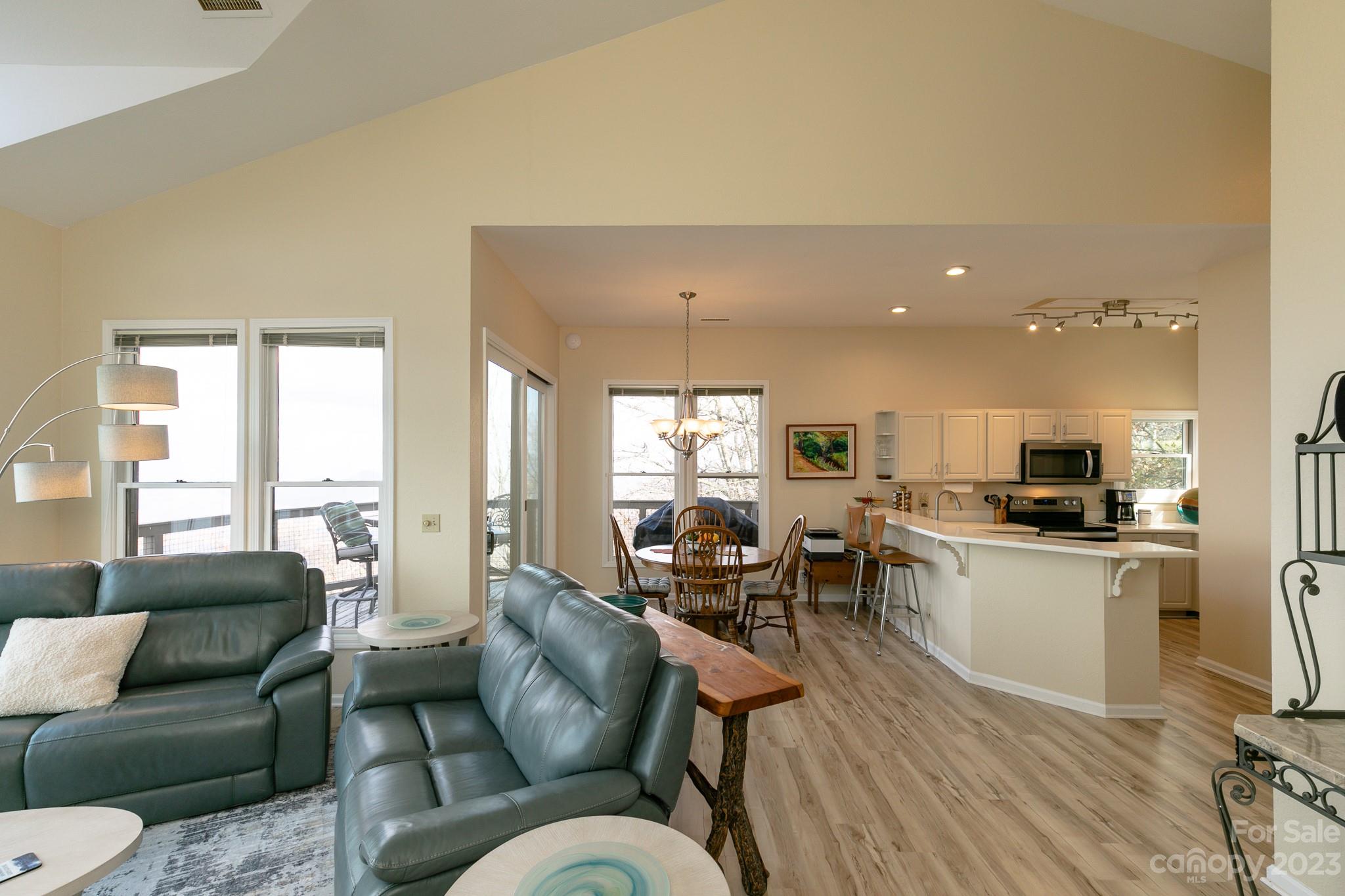 66 Club Villa thumbnail image 10