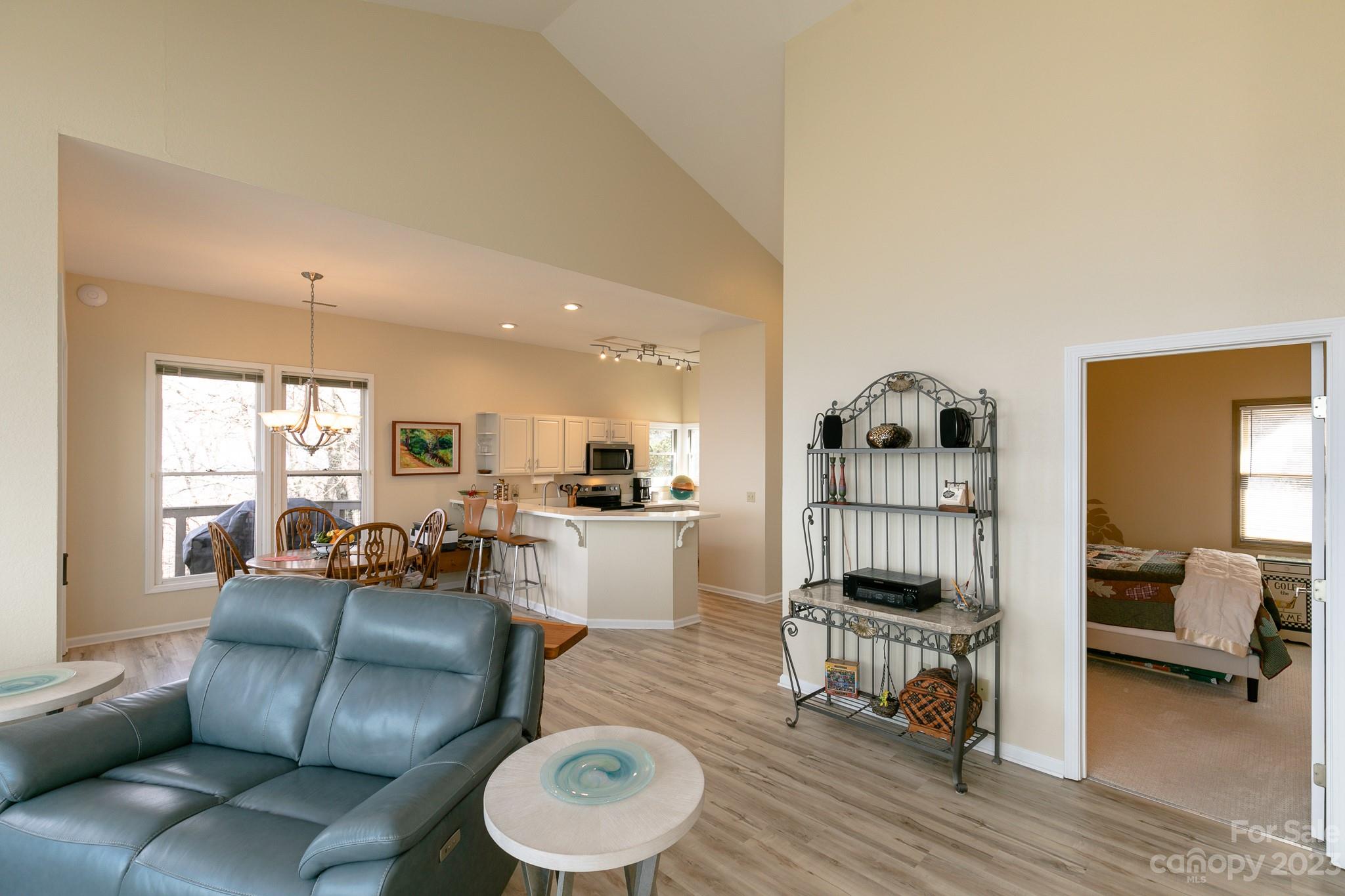 66 Club Villa thumbnail image 15