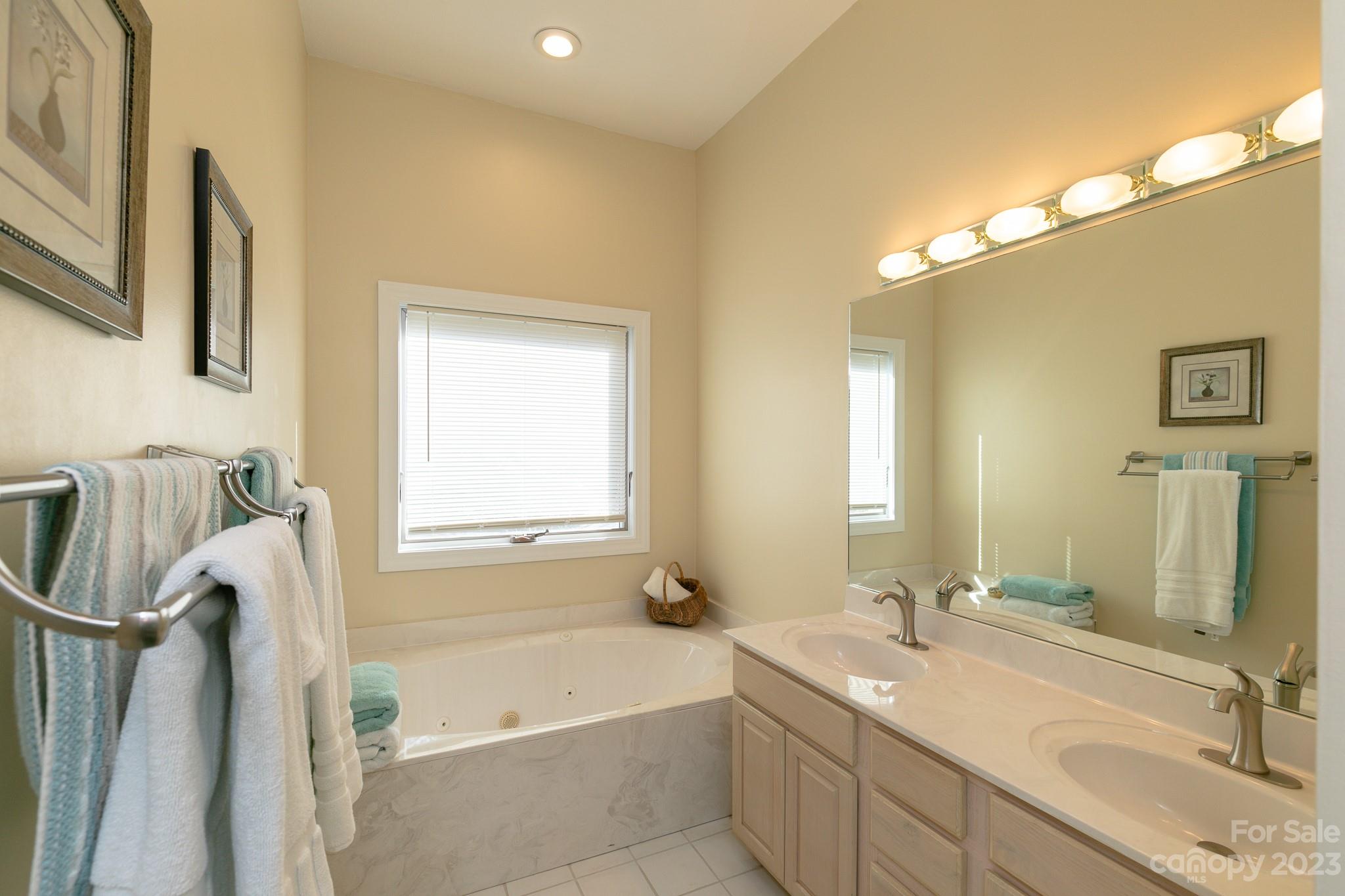 66 Club Villa thumbnail image 22