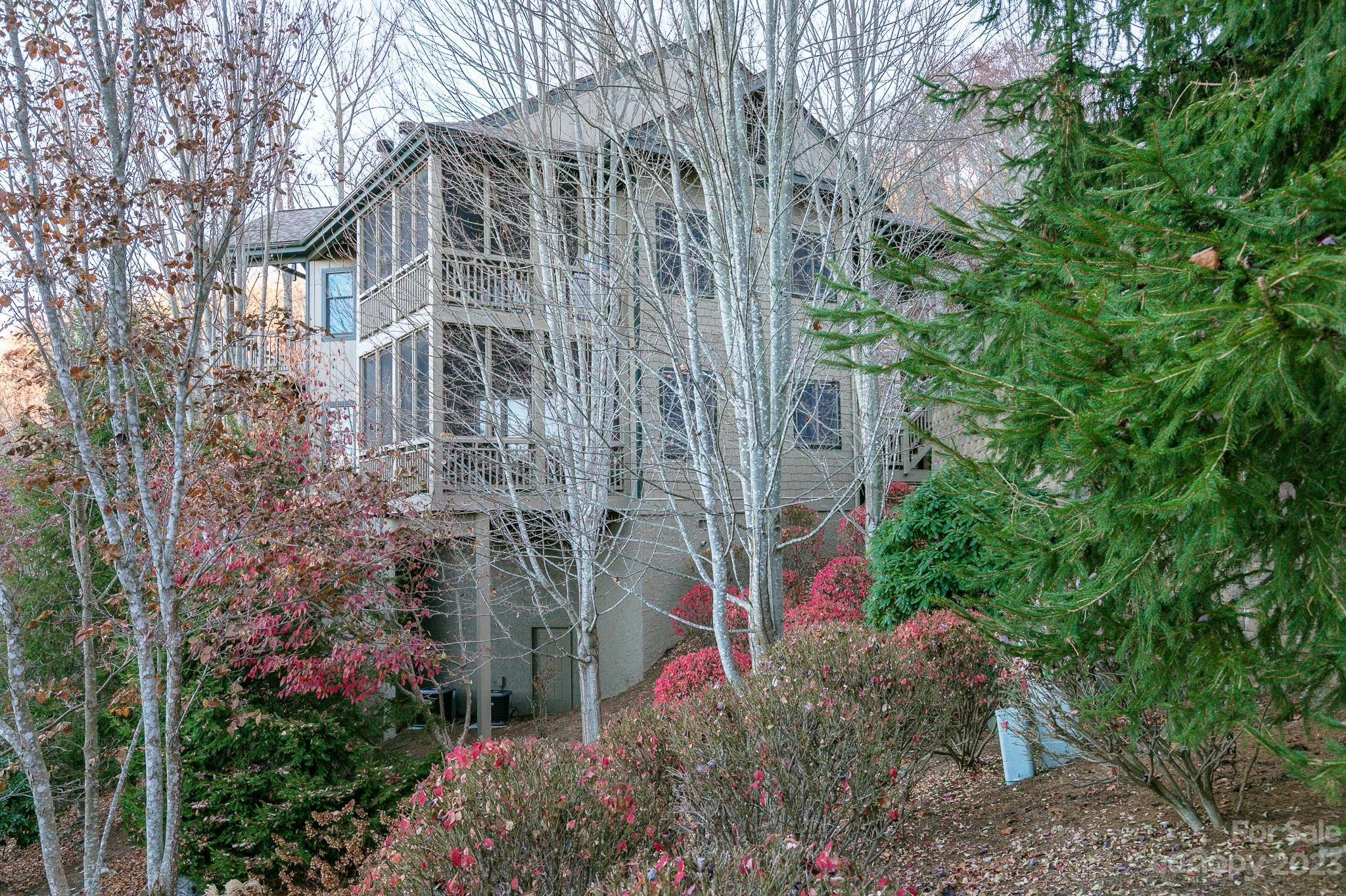 528 Andrew Banks; Burnsville NC 28714