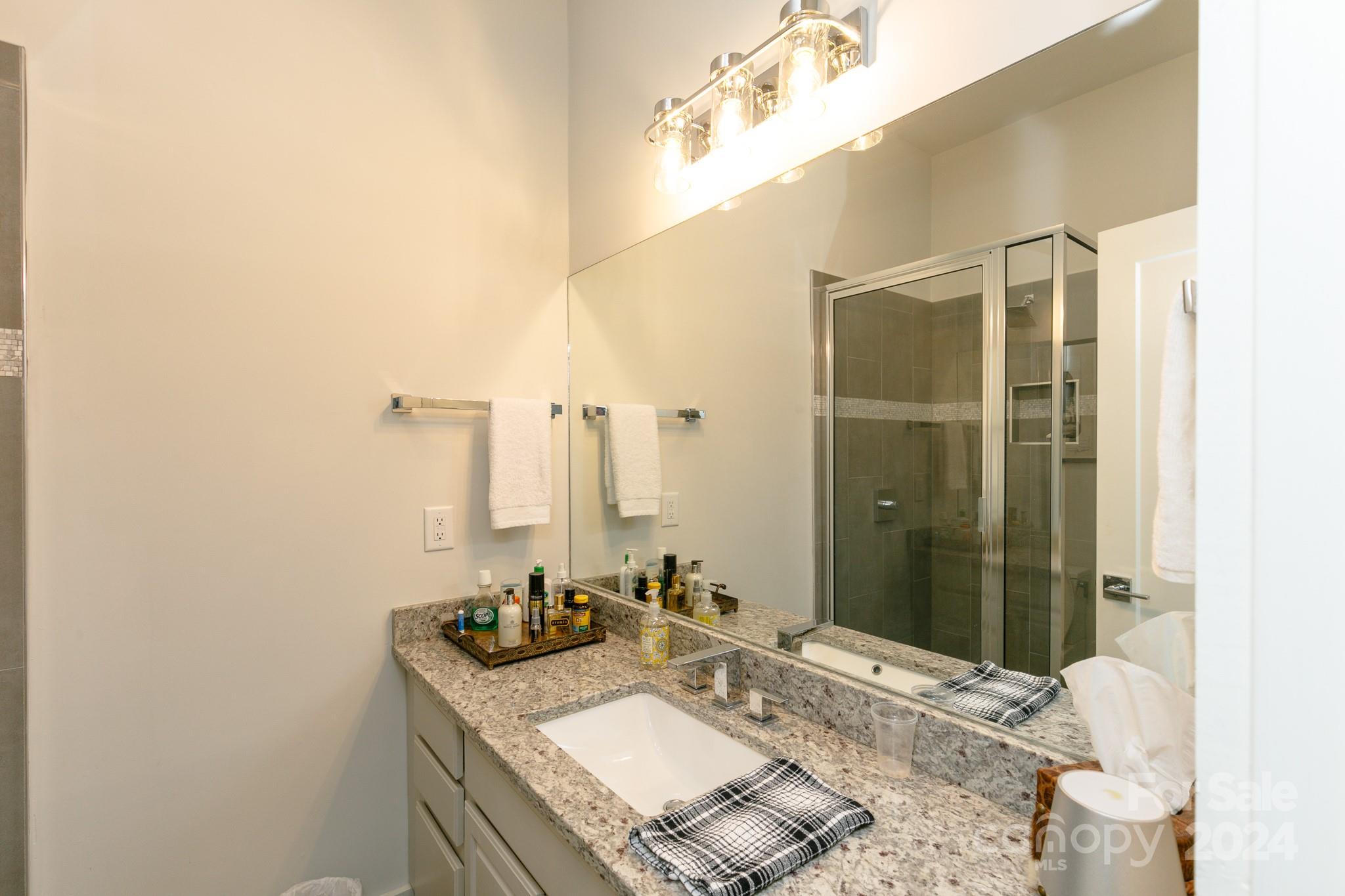 30 Club Villa Court B/1 thumbnail image 31