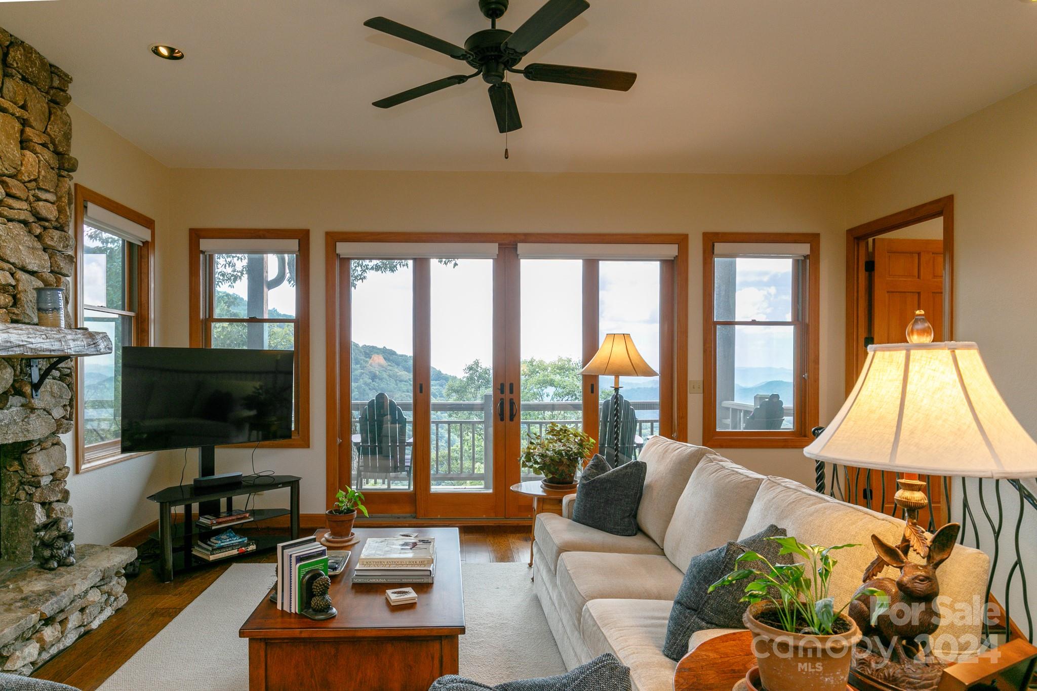 268 Sunset Point Road A/3 thumbnail image 6