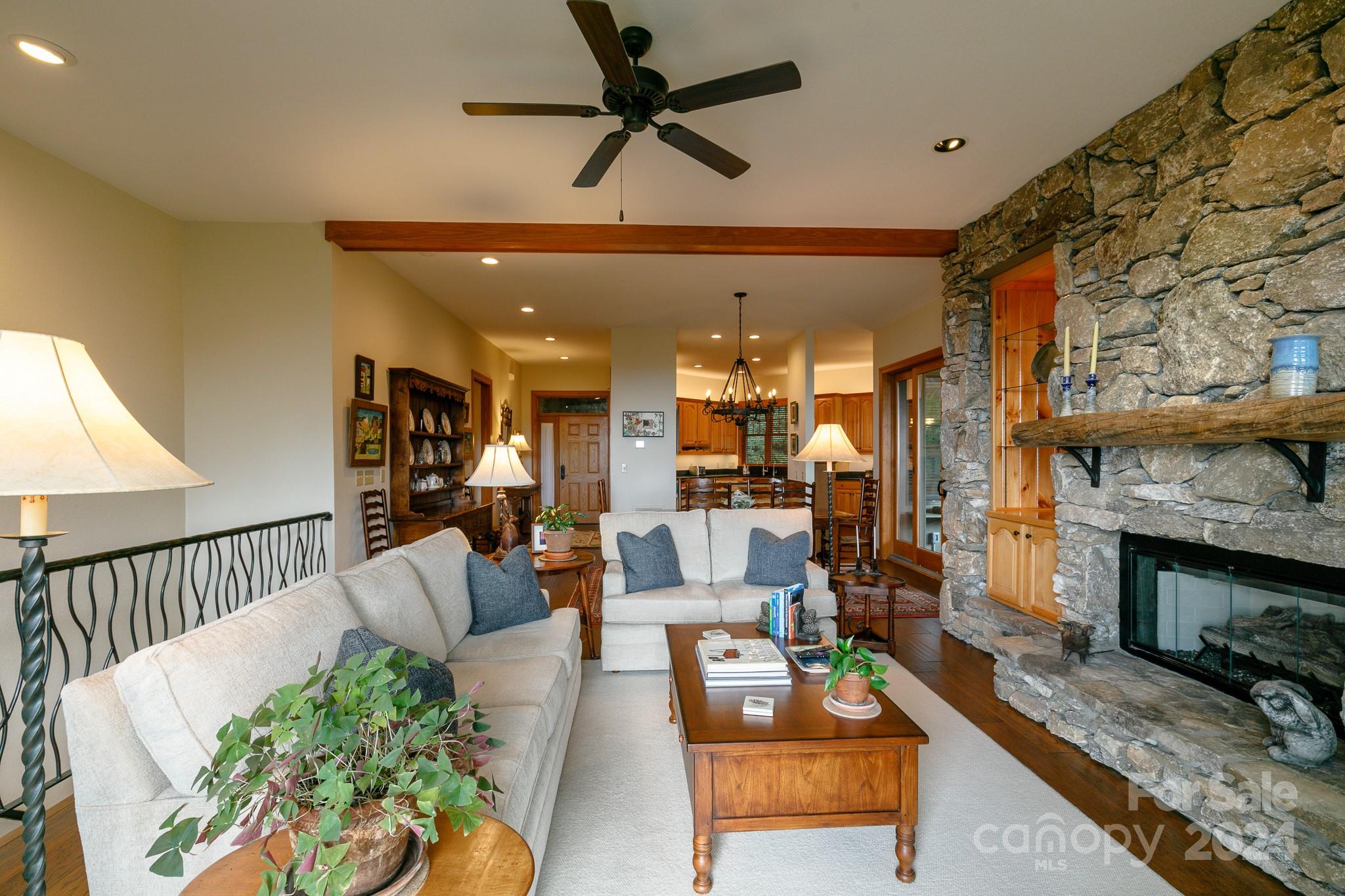 268 Sunset Point Road A/3 thumbnail image 13