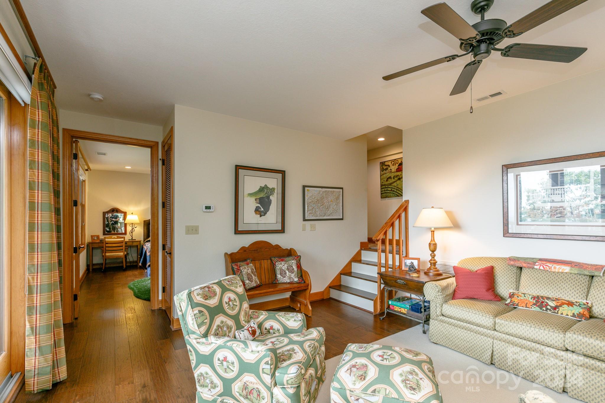 268 Sunset Point Road A/3 thumbnail image 35