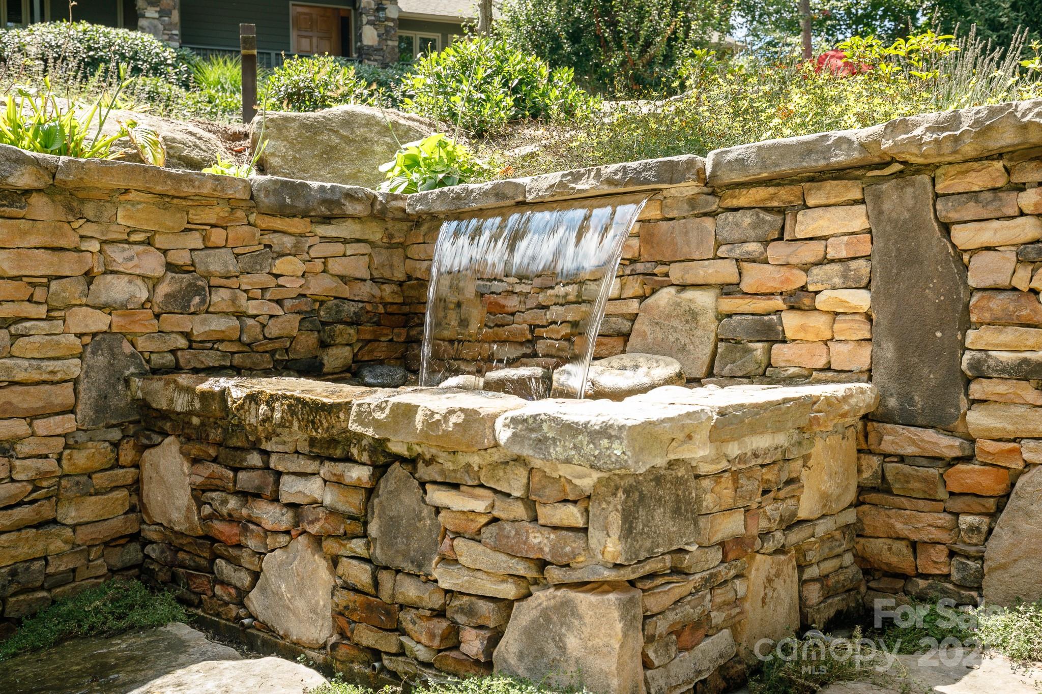 410 Springhouse Drive thumbnail image 5