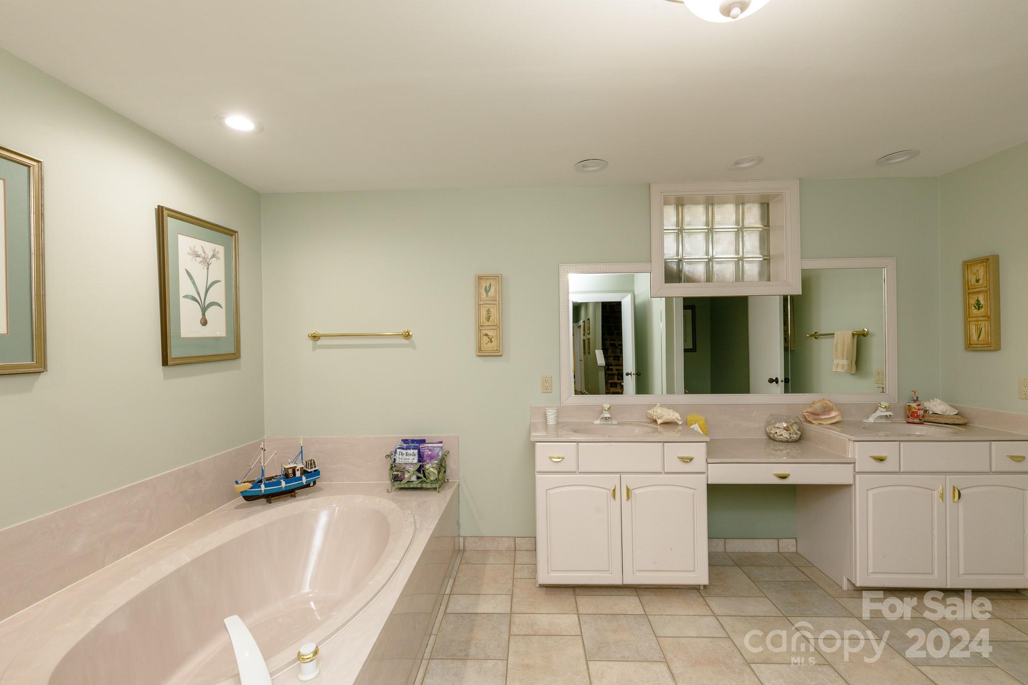 218 Slickrock Road thumbnail image 29